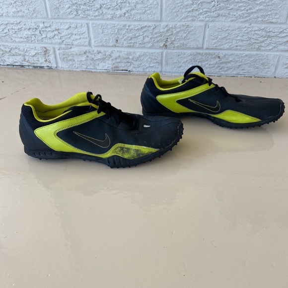 Nike Turf Shoes. 10.5. Black and Green. - Picture 3 of 6